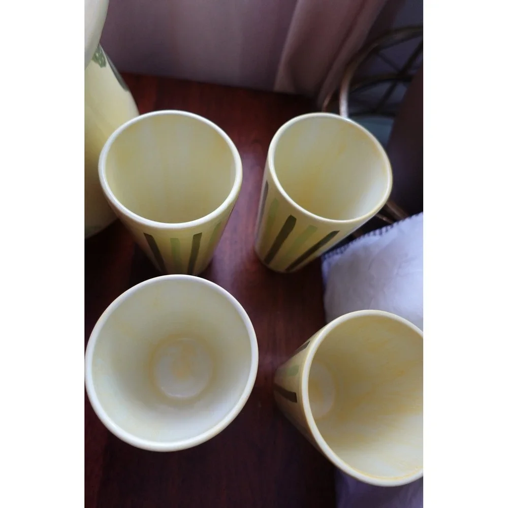 Vintage Lemonade Pitcher with Pouring lid and 4 matching tumblers‎